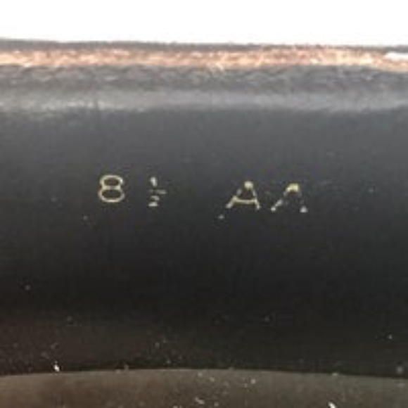 Salvatore Ferragamo US 8.5 AA Pumps - Picture 8 of 8